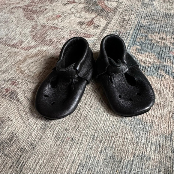 Janiepoo Leather Baby Mary Jane Moccasin Scallop Shoe NB-3M Adorable NEW - Picture 8 of 8